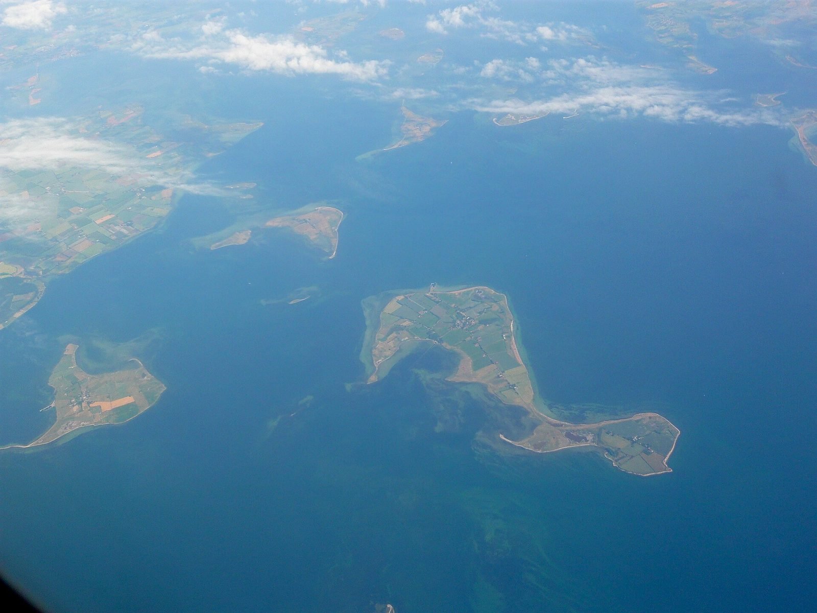 Luftfoto af &oslash;erne Drej&oslash;, Hjort&oslash; og Skar&oslash; i Det Sydfynske &Oslash;hav