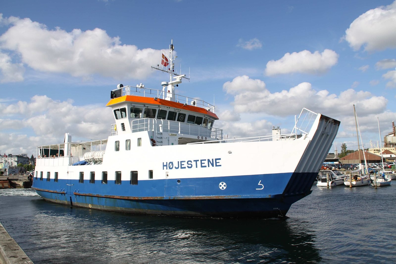 Den lille &oslash;f&aelig;rge H&oslash;jestene i Svendborg Havn