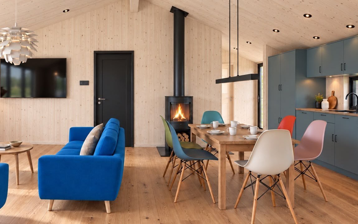 Visualisierung des Wohnbereichs von Dansk Cottage mit Kaminofen
